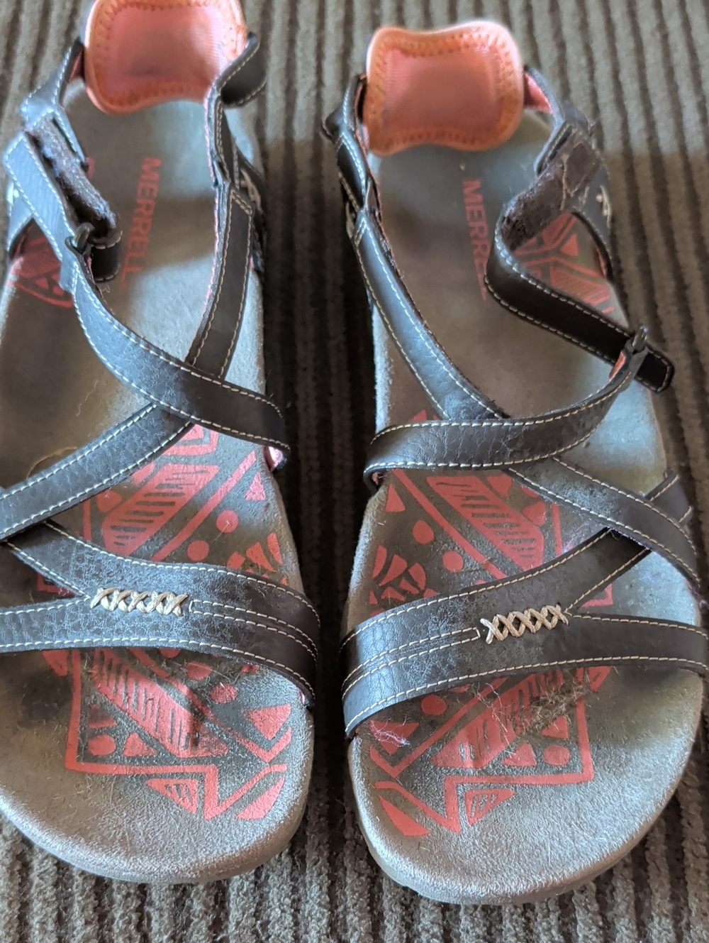 Merrell Women's Black/Dark Brown Size 8 Sandals with Coral Accents